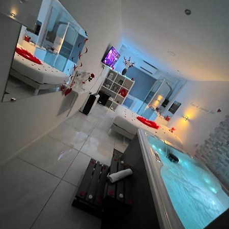 Love Room Avec Spa Privatif Le Rove Kültér fotó