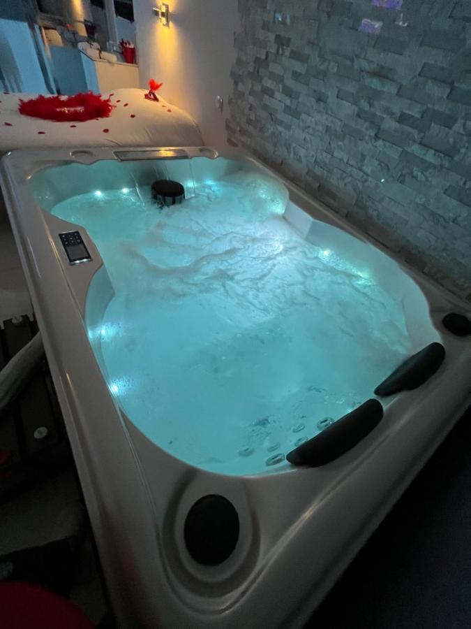 Love Room Avec Spa Privatif Le Rove Kültér fotó