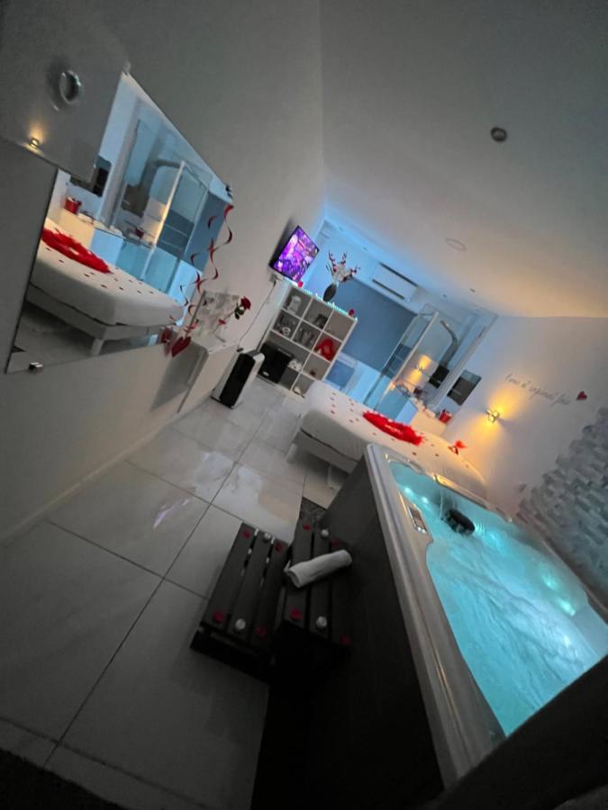 Love Room Avec Spa Privatif Le Rove Kültér fotó